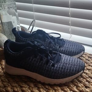 Women's Reebok Navy Blue tennis shoes